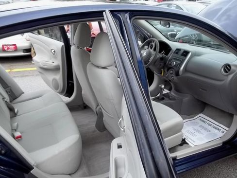 Used 2013 Nissan Versa SV w/ Convenience Pkg image 9
