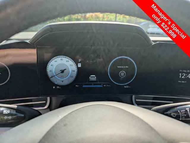 Certified 2025 Hyundai Elantra Limited FWD image 19