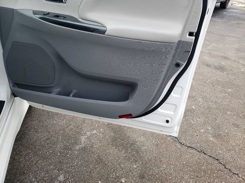 Used 2014 Toyota Sienna SE image 27