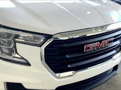 Used 2023 GMC Terrain SLE w/ Driver Convenience Package image 28