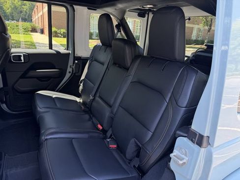 Used 2024 Jeep Wrangler Unlimited Sahara w/ Technology Group AWD/4WD image 30