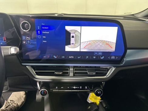 Used 2024 Chevrolet Equinox EV LT image 22