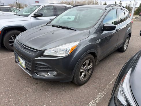 Used 2016 Ford Escape SE w/ Equipment Group 201A AWD/4WD image 3