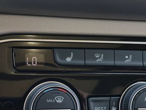 Used 2019 Volkswagen Atlas SEL FWD image 32