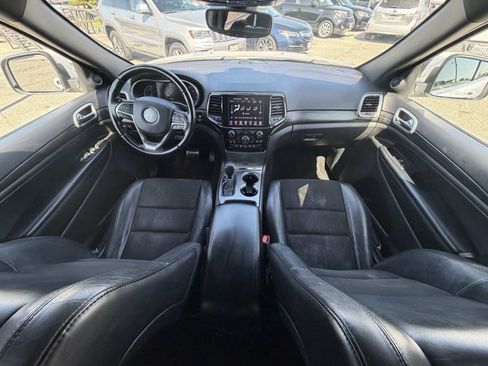 Used 2020 Jeep Grand Cherokee Laredo w/ Laredo X Package RWD image 36