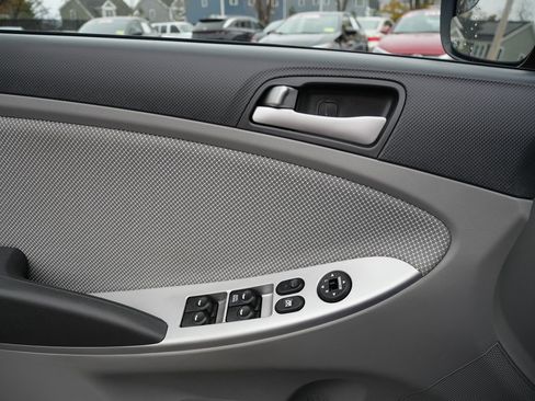 Used 2014 Hyundai Accent GS image 15