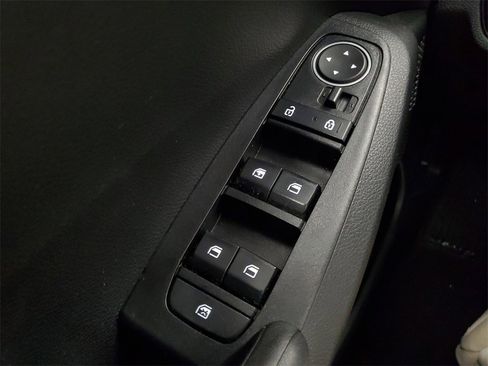 Certified 2022 Kia Seltos LX image 17