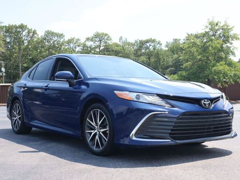 Used 2024 Toyota Camry XLE FWD image 7