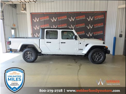 New 2026 Jeep Gladiator Sport AWD/4WD image 3