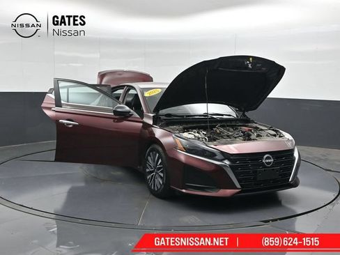 Used 2025 Nissan Altima 2.5 SV FWD image 54