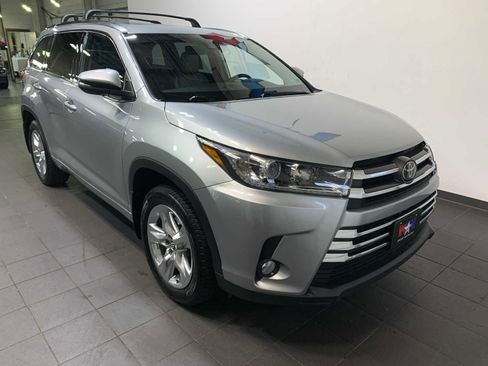 Used 2018 Toyota Highlander Limited image 2