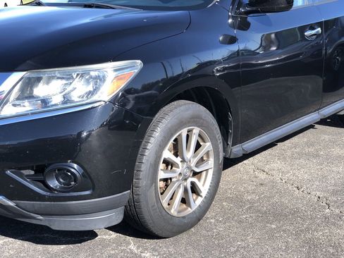 Used 2014 Nissan Pathfinder SV image 2