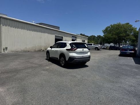 Used 2023 Nissan Rogue SV w/ SV Premium B Package FWD image 7