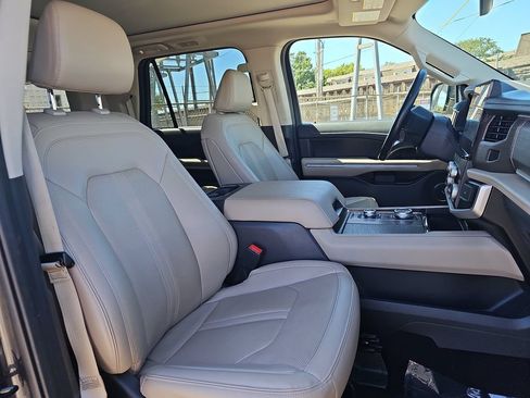 Used 2024 Ford Expedition Max Limited AWD/4WD image 10
