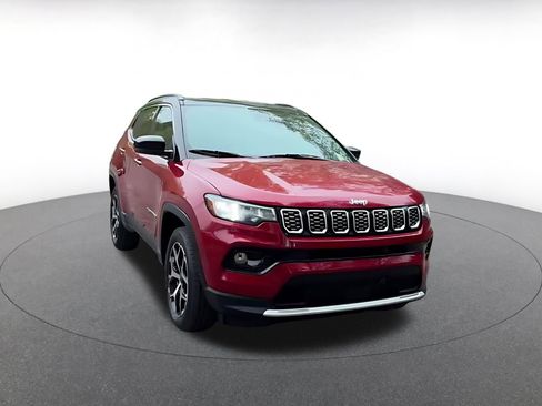 Used 2025 Jeep Compass Limited AWD/4WD image 3