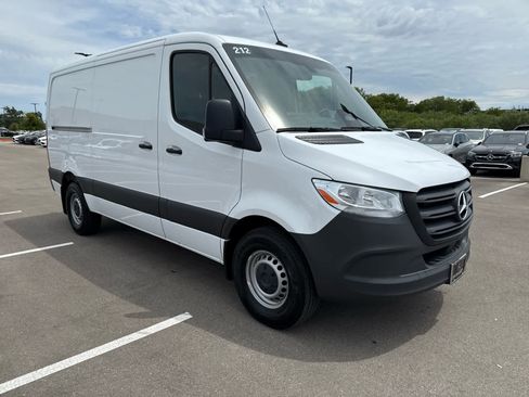 Used 2025 Mercedes-Benz Sprinter 2500 image 3