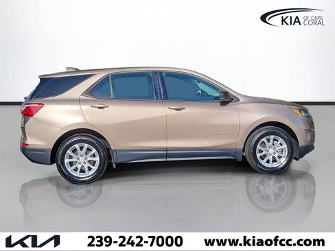 Used 2019 Chevrolet Equinox LS FWD image 2