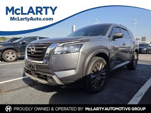 Used 2024 Nissan Pathfinder SL w/ SL Premium Package FWD image 1