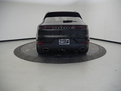 Certified 2024 Porsche Cayenne image 6