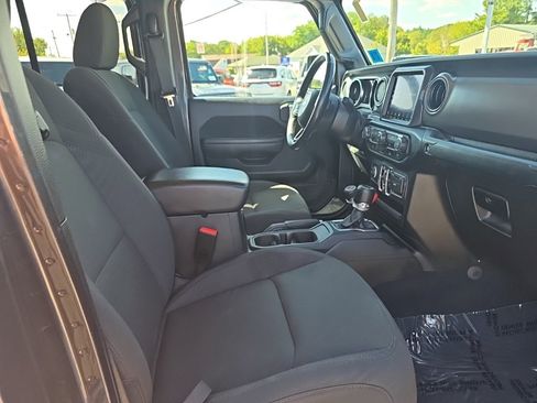 Certified 2023 Jeep Gladiator Willys image 11