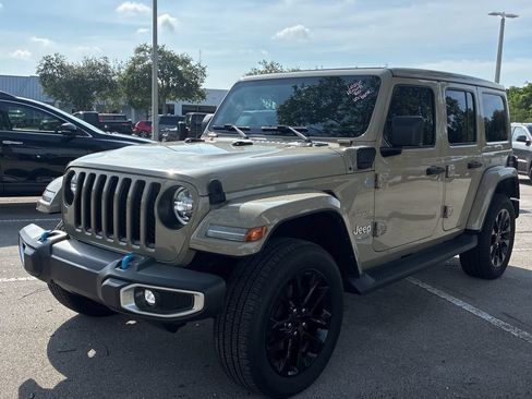 Used 2022 Jeep Wrangler Unlimited Sahara AWD/4WD image 3