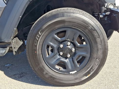 Used 2025 Jeep Gladiator Sport image 8