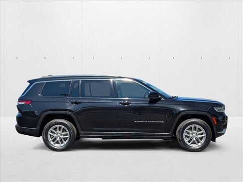 Used 2023 Jeep Grand Cherokee L Laredo image 4