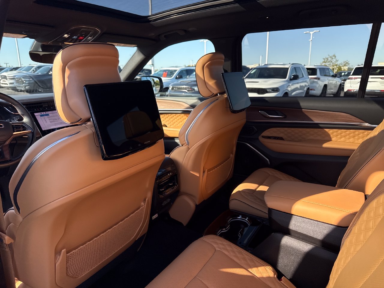 Certified 2025 Jeep Grand Cherokee L Summit w/ Obsidian Package AWD/4WD image 14