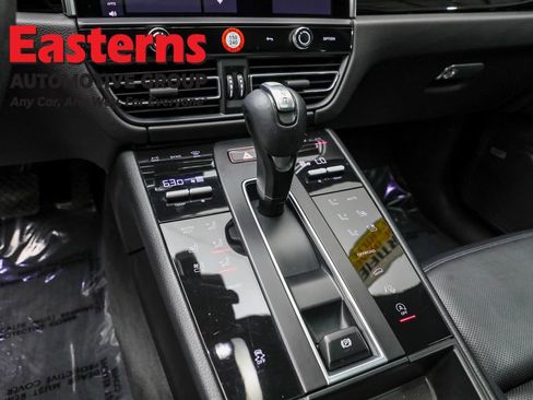 Used 2023 Porsche Macan T w/ Premium Package Plus image 14