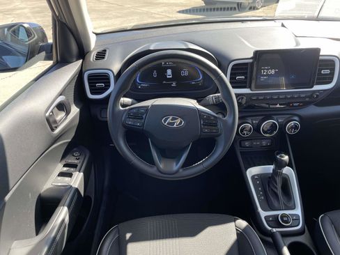 Certified 2025 Hyundai Venue Limited image 10