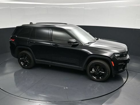 Used 2023 Jeep Grand Cherokee Limited w/ Black Appearance Package AWD/4WD image 50