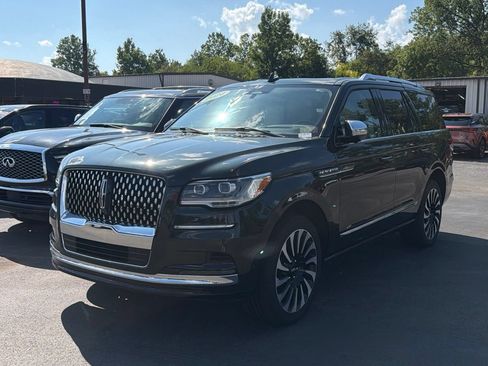 Used 2024 Lincoln Navigator Black Label AWD/4WD image 2
