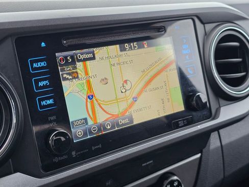 Used 2018 Toyota Tacoma TRD Off-Road image 32