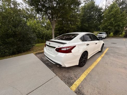 Used 2017 Nissan Altima 2.5 SR w/ Midnight Edition Package FWD image 11