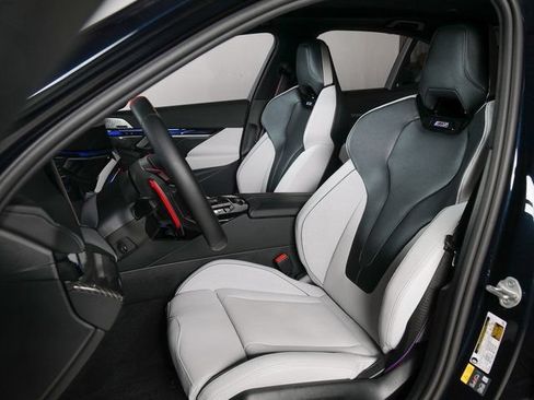 Used 2026 BMW M5 w/ Carbon Package AWD/4WD image 5