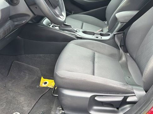 Used 2024 Toyota Corolla LE FWD image 12