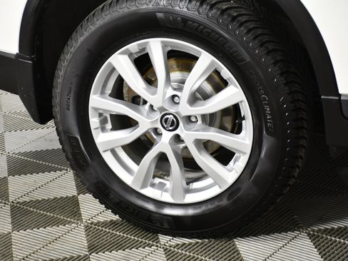 Used 2018 Nissan Rogue SV w/ Premium Package image 57