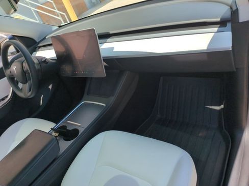 Used 2021 Tesla Model Y Long Range AWD/4WD image 22