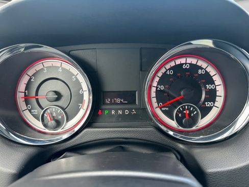 Used 2019 Dodge Grand Caravan SE w/ UConnect Hands-Free Group FWD image 14
