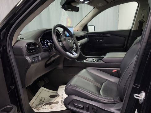 Used 2024 Honda Pilot Touring image 12