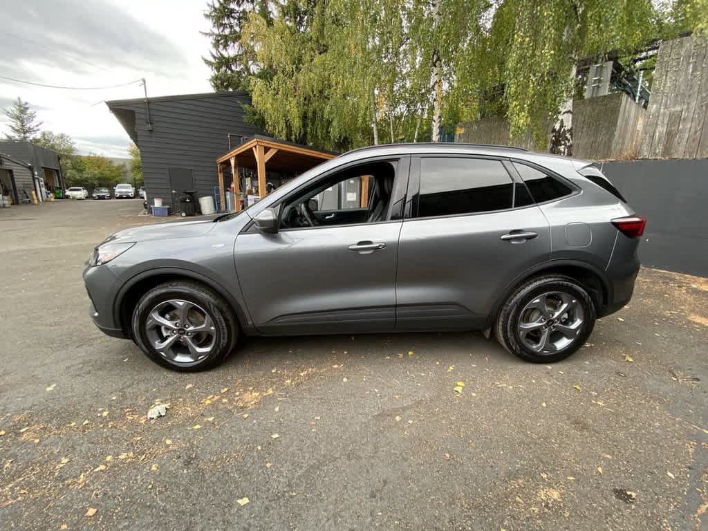 Used 2025 Ford Escape ST-Line Select AWD/4WD image 3