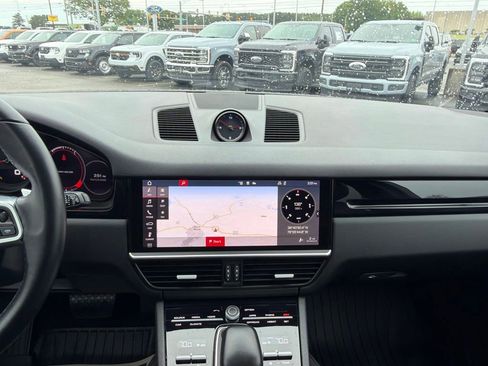 Used 2021 Porsche Cayenne AWD/4WD image 31