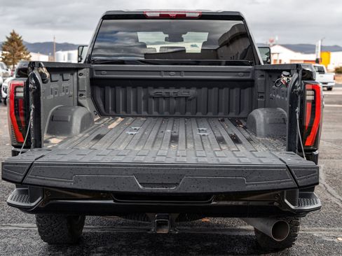 Used 2024 GMC Sierra 2500 AT4 image 7