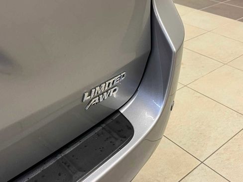 Used 2017 Toyota Sienna Limited Premium image 6