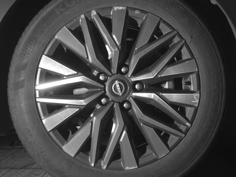 Used 2025 Nissan Altima 2.5 SV FWD image 13