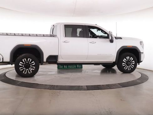 Used 2024 GMC Sierra 3500 Denali Ultimate AWD/4WD image 6