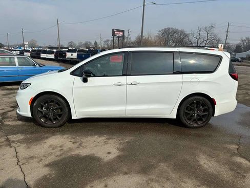 Used 2026 Chrysler Pacifica Limited w/ S Appearance Package image 5