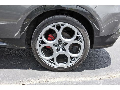 Used 2024 Alfa Romeo Tonale Veloce AWD/4WD image 34