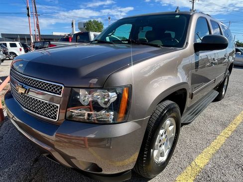Used 2013 Chevrolet Suburban LT w/ Luxury Package RWD image 1