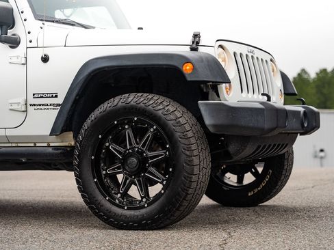 Used 2018 Jeep Wrangler Unlimited Sport S AWD/4WD image 9